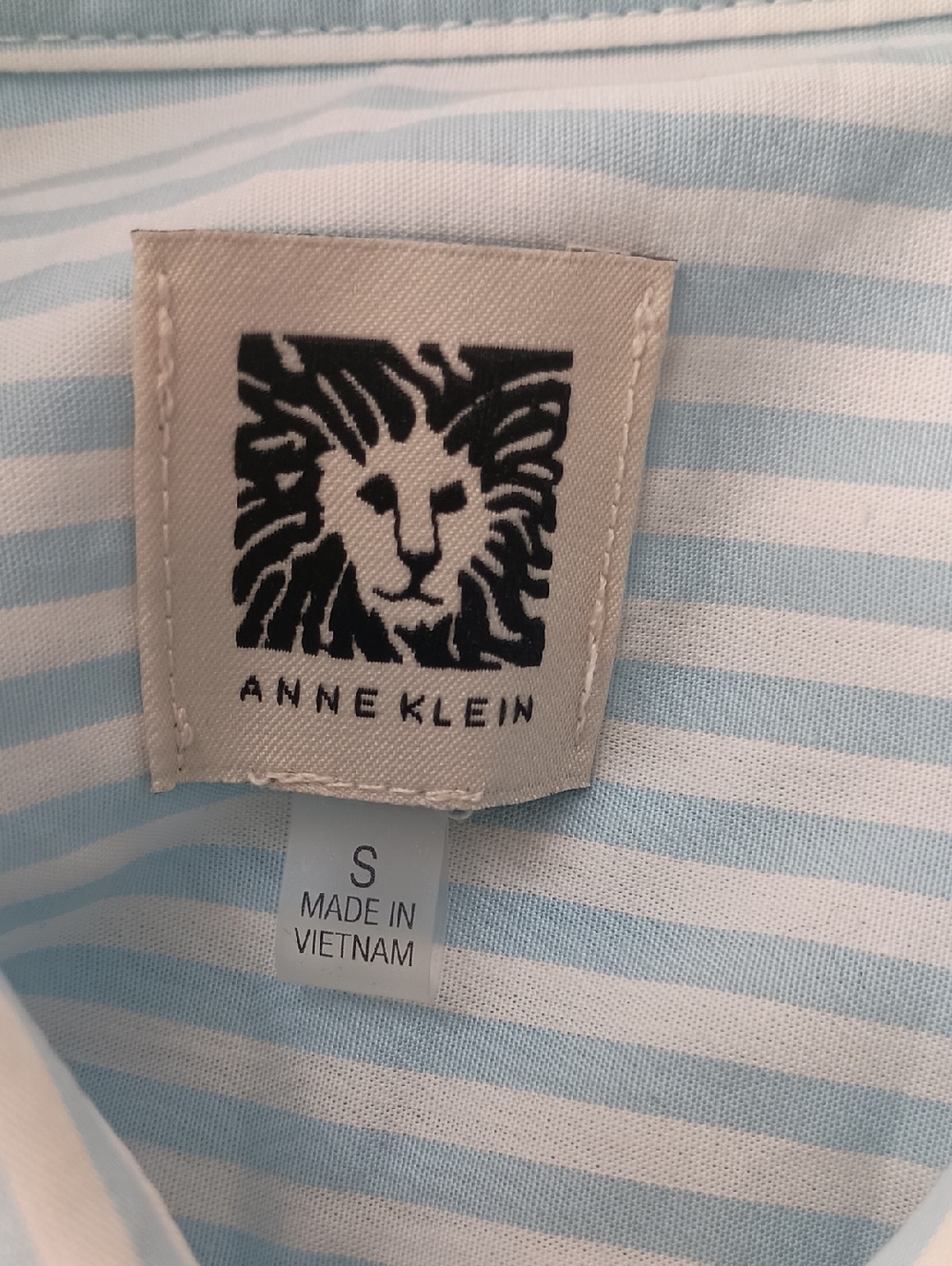 Anne Klein Women's Size Small Embroidery Button Down Shirt - Picture 5 of 11